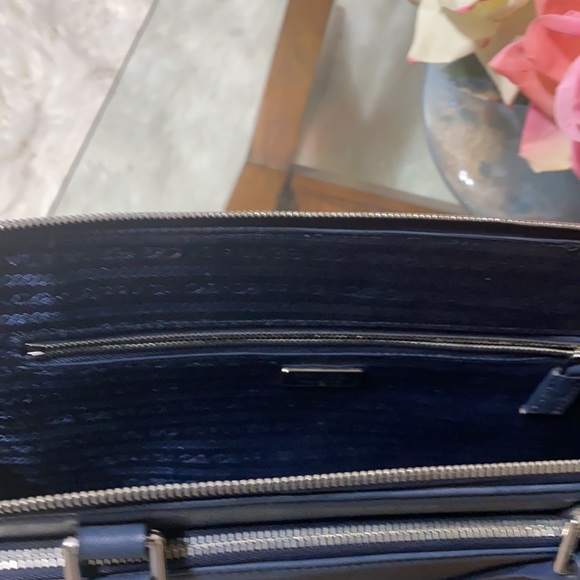 Prada Bag - Picture 3 of 10